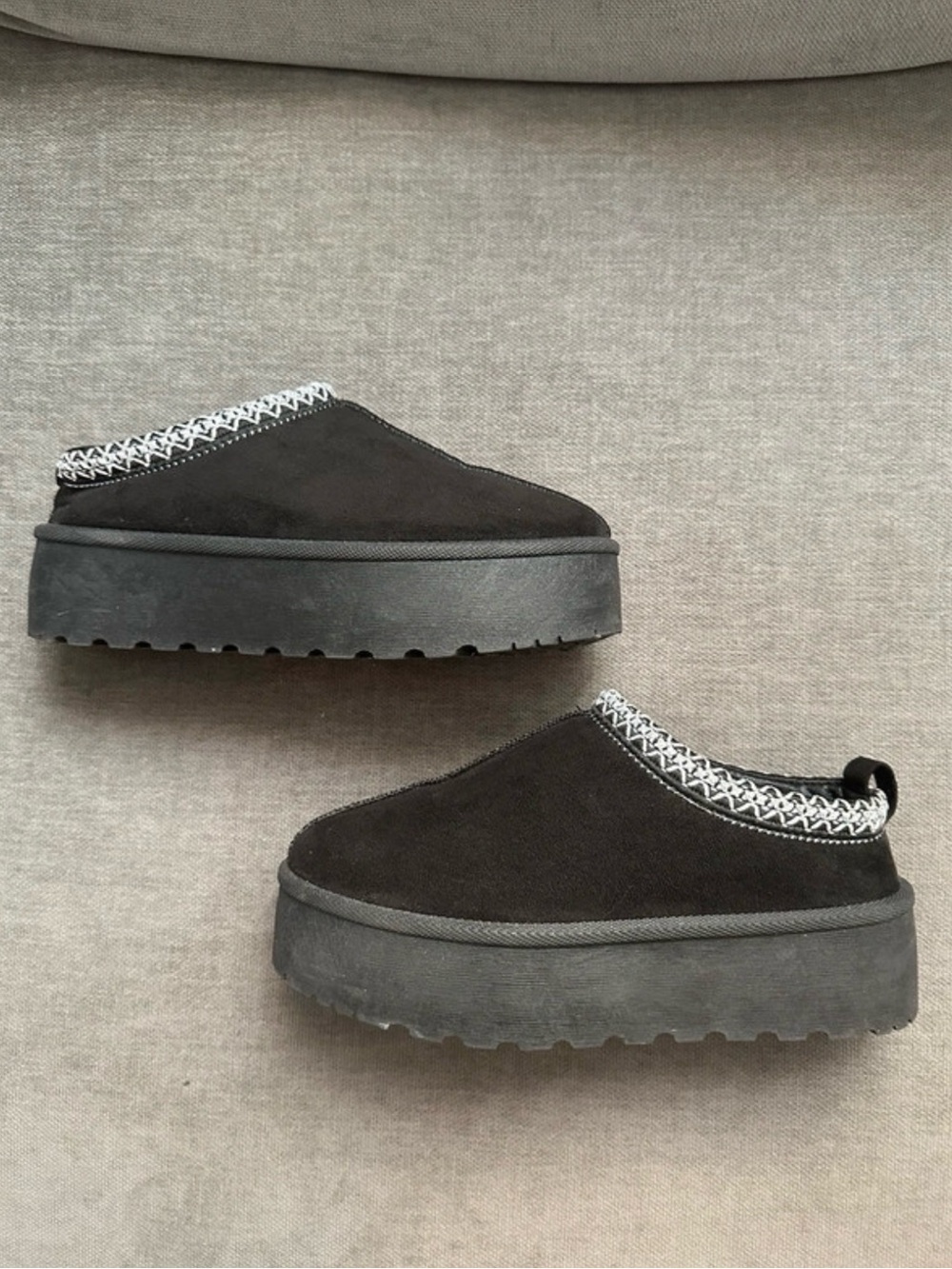 Vintage Black Platform Mule with Contrast Trim